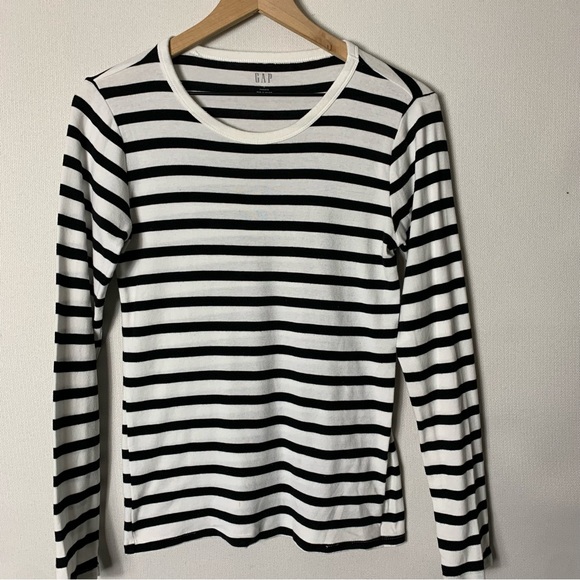 GAP Tops - GAP Women’s Long Sleeve Shirt